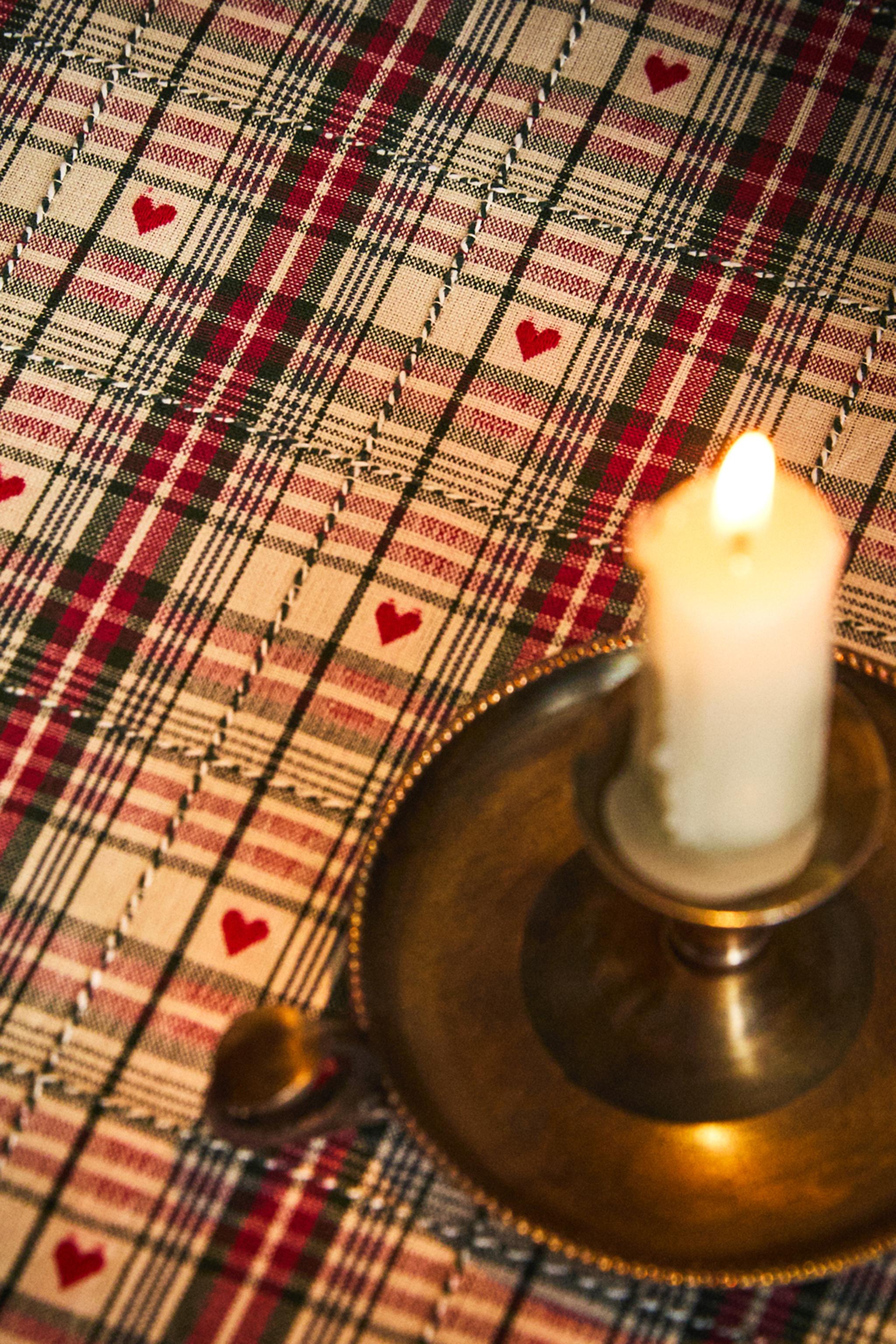 DYED THREAD CHRISTMAS HEART TABLECLOTH